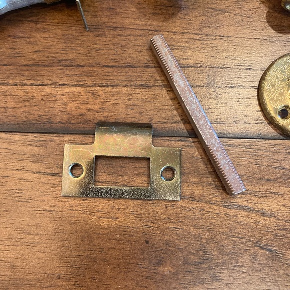 Vintage 1940s Dexter Etched Brass Latch Set 121 A 121 NOS - Picture 7 of 11